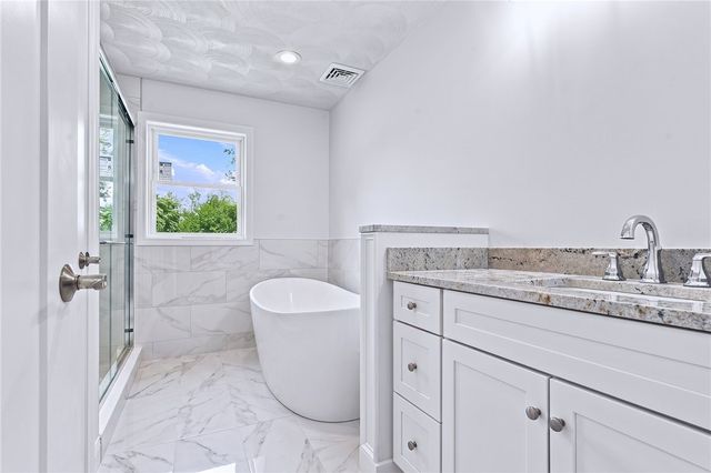 18 Koutsogiane Drive, Cranston, RI 02920