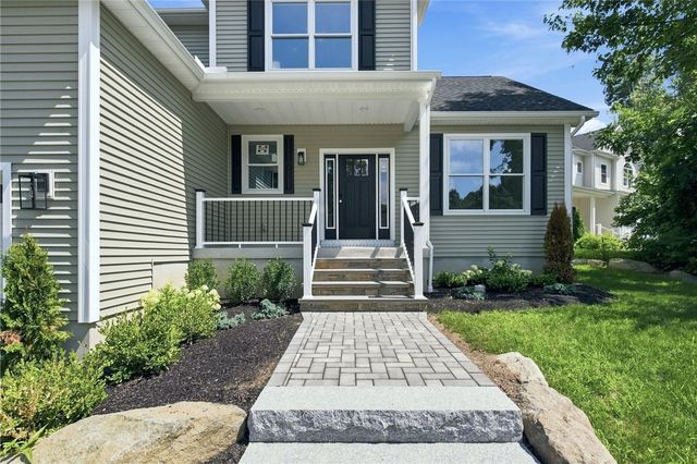 18 Koutsogiane Drive, Cranston, RI 02920