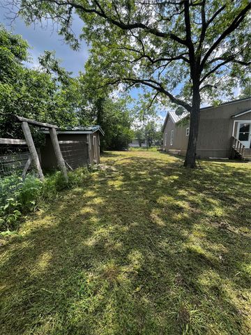 210 Kean, Ladonia, TX 75449