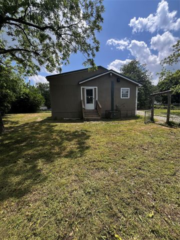 210 Kean, Ladonia, TX 75449
