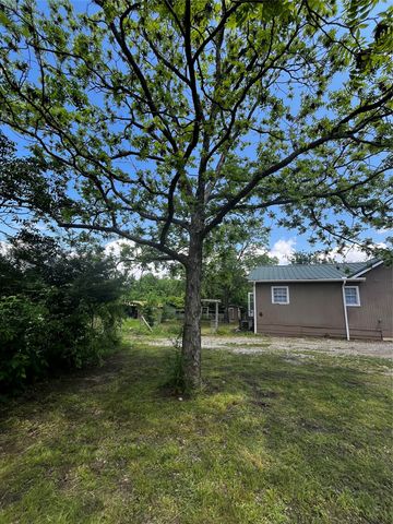 210 Kean, Ladonia, TX 75449