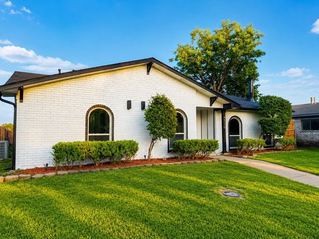 4316 Woodbluff Drive, Mesquite, TX 75150