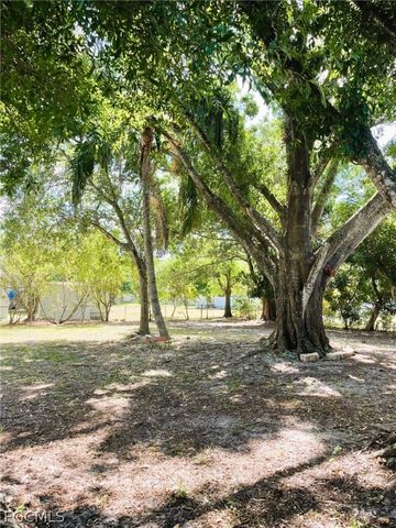 7365 Coon RD, North Fort Myers, FL 33917