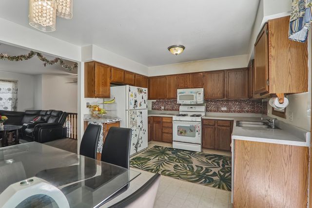 1938 N Jackson Street, Waukegan, IL 60087