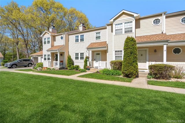 19 Paine Commons 19, Yaphank, NY 11980