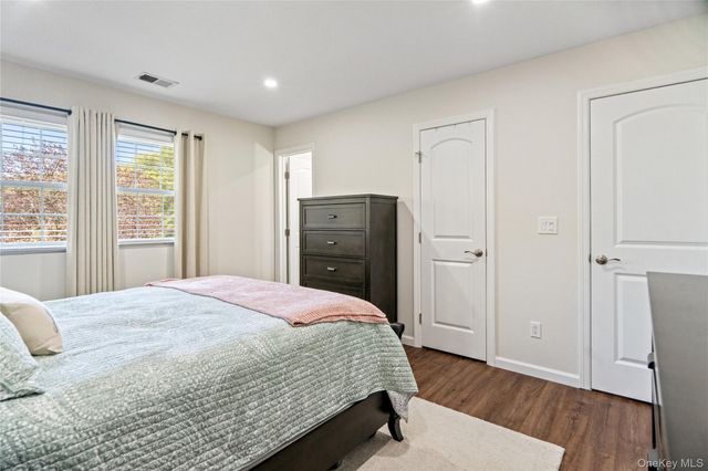 19 Paine Commons 19, Yaphank, NY 11980
