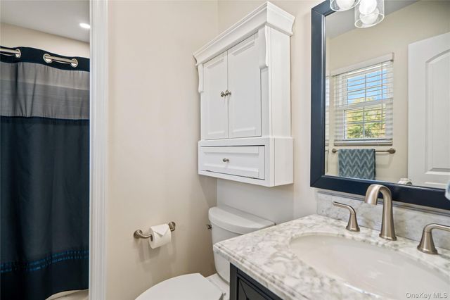 19 Paine Commons 19, Yaphank, NY 11980