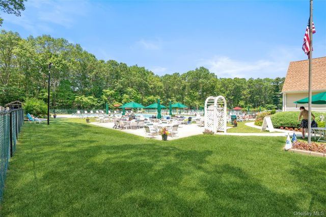 19 Paine Commons 19, Yaphank, NY 11980