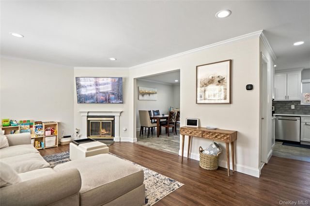19 Paine Commons 19, Yaphank, NY 11980