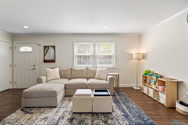 19 Paine Commons 19, Yaphank, NY 11980