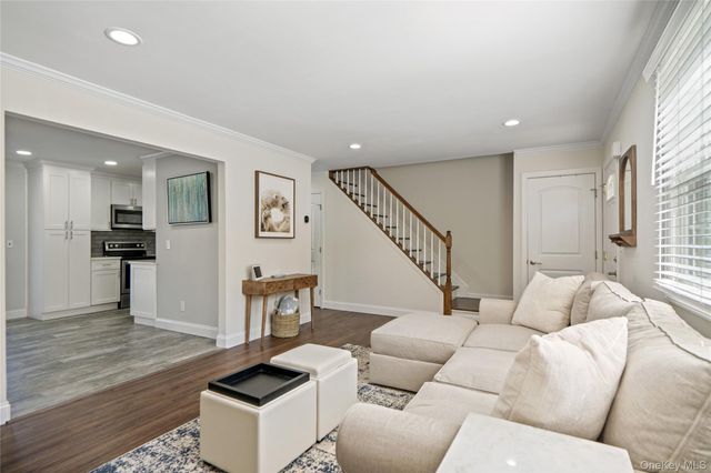 19 Paine Commons 19, Yaphank, NY 11980