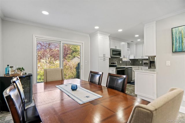 19 Paine Commons 19, Yaphank, NY 11980