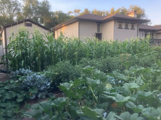 1932 E CHARLESTON LN, Holladay, UT 84121