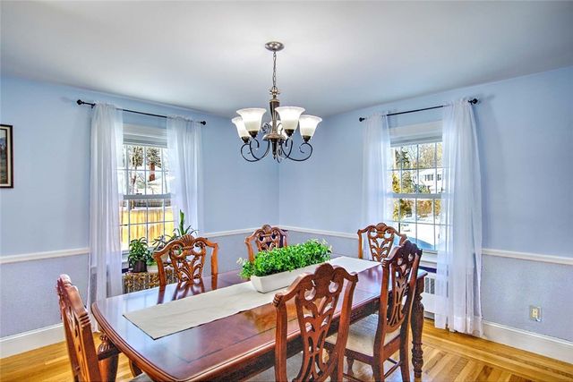 1 Massasoit Avenue, Barrington, RI 02806