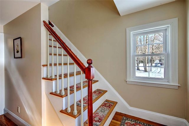 1 Massasoit Avenue, Barrington, RI 02806