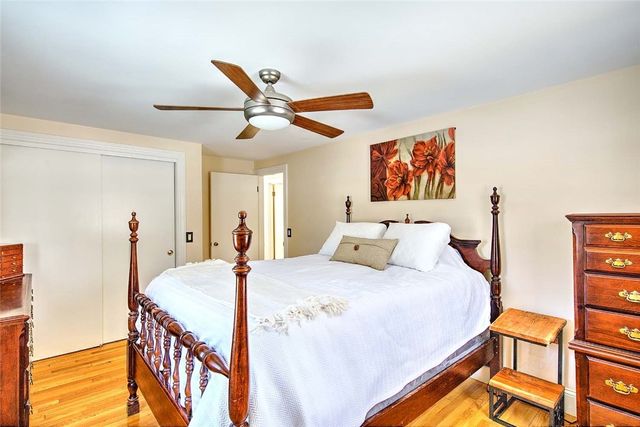 1 Massasoit Avenue, Barrington, RI 02806