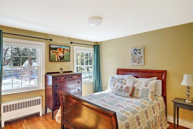 1 Massasoit Avenue, Barrington, RI 02806