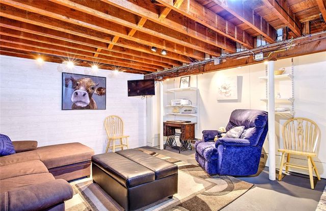 1 Massasoit Avenue, Barrington, RI 02806