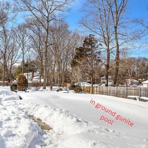 1 Massasoit Avenue, Barrington, RI 02806