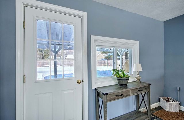 1 Massasoit Avenue, Barrington, RI 02806