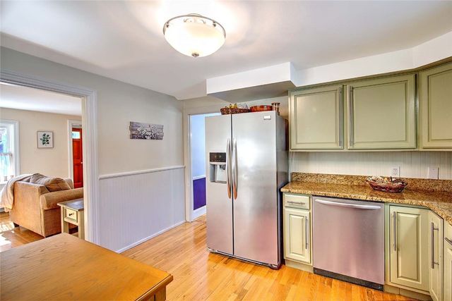 1 Massasoit Avenue, Barrington, RI 02806