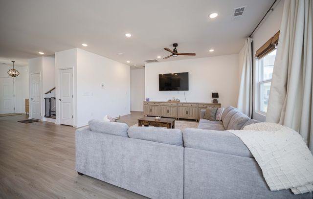 223 Land Breeze Dr, La Vergne, TN 37086