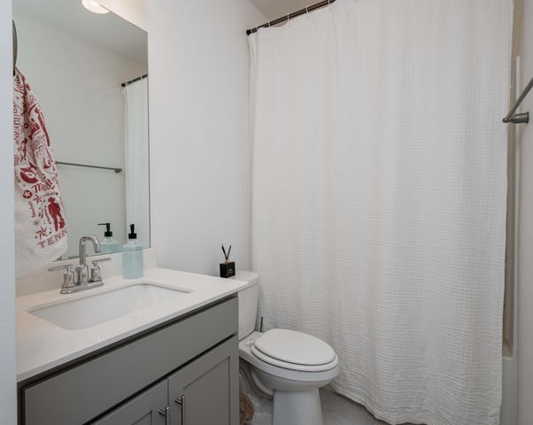 223 Land Breeze Dr, La Vergne, TN 37086