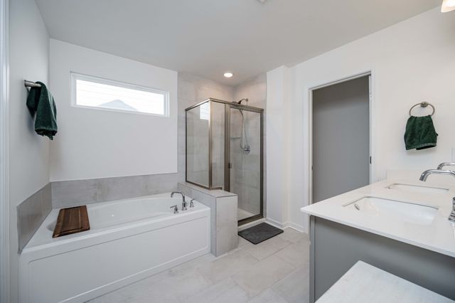 223 Land Breeze Dr, La Vergne, TN 37086