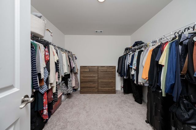 223 Land Breeze Dr, La Vergne, TN 37086