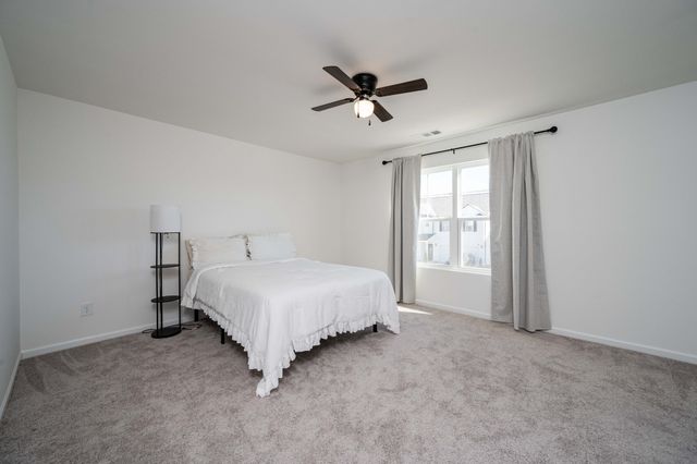 223 Land Breeze Dr, La Vergne, TN 37086