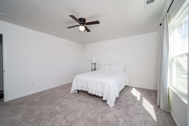 223 Land Breeze Dr, La Vergne, TN 37086