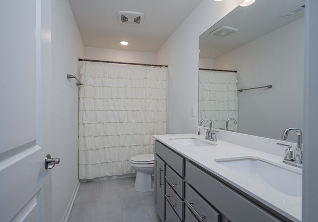 223 Land Breeze Dr, La Vergne, TN 37086