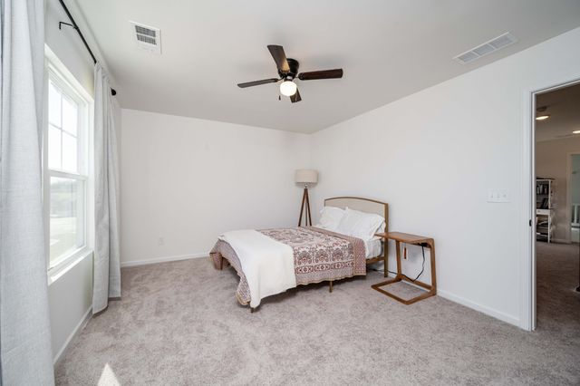 223 Land Breeze Dr, La Vergne, TN 37086