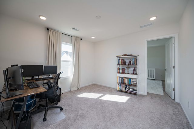 223 Land Breeze Dr, La Vergne, TN 37086