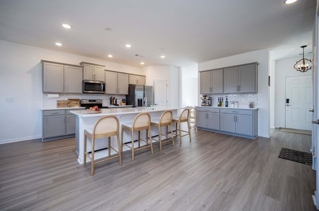 223 Land Breeze Dr, La Vergne, TN 37086