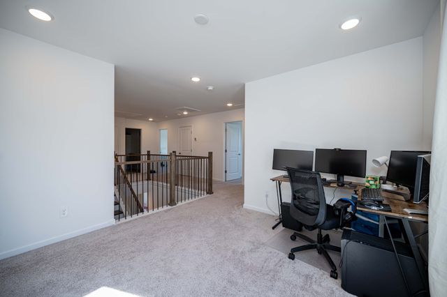 223 Land Breeze Dr, La Vergne, TN 37086