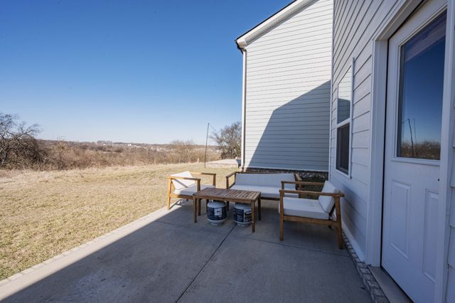 223 Land Breeze Dr, La Vergne, TN 37086