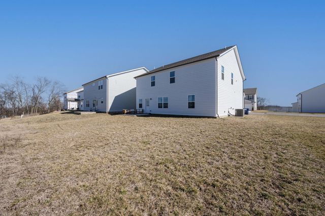 223 Land Breeze Dr, La Vergne, TN 37086