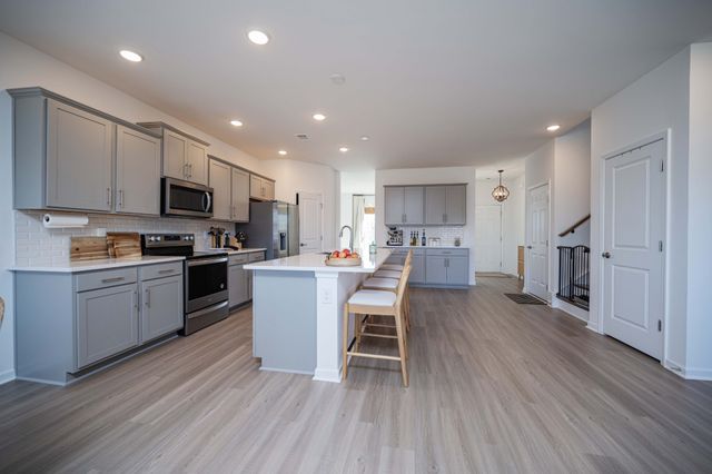 223 Land Breeze Dr, La Vergne, TN 37086