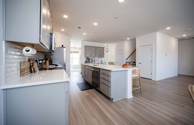 223 Land Breeze Dr, La Vergne, TN 37086