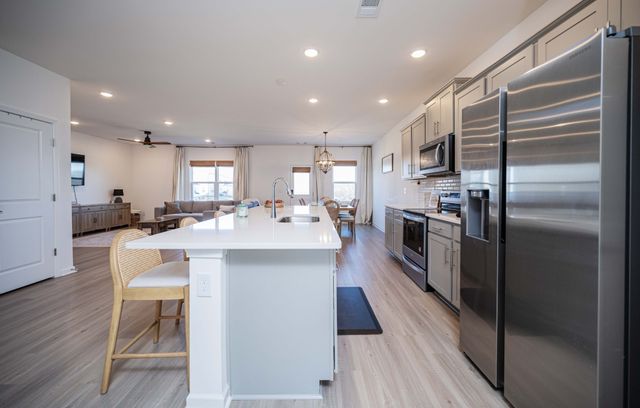 223 Land Breeze Dr, La Vergne, TN 37086