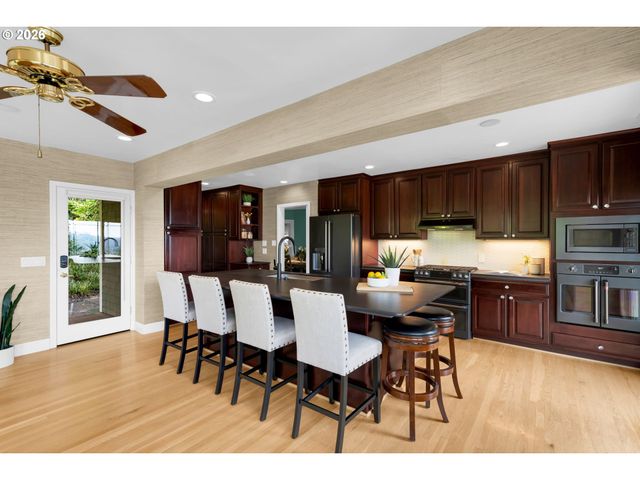 4621 Sw HILLSIDE Dr, Portland, OR 97221