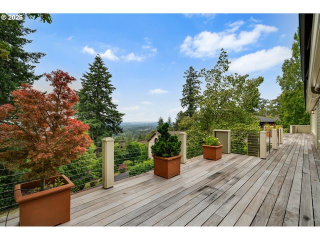 4621 Sw HILLSIDE Dr, Portland, OR 97221
