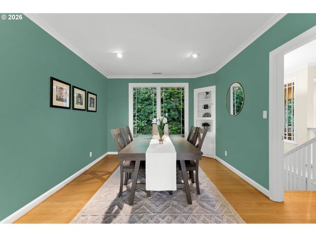 4621 Sw HILLSIDE Dr, Portland, OR 97221