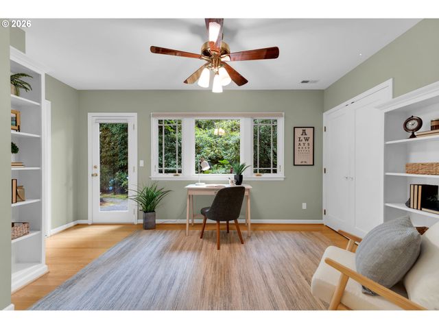 4621 Sw HILLSIDE Dr, Portland, OR 97221