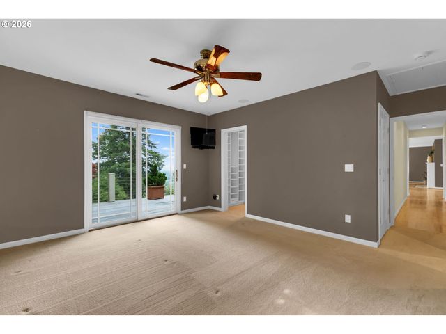 4621 Sw HILLSIDE Dr, Portland, OR 97221