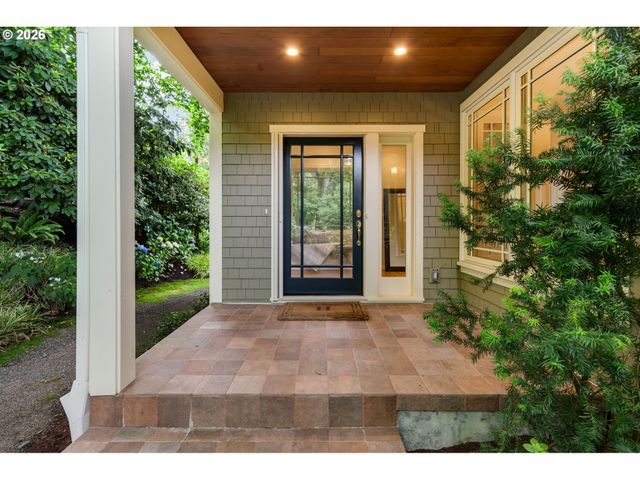 4621 Sw HILLSIDE Dr, Portland, OR 97221