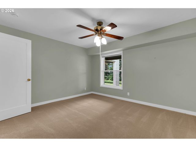 4621 Sw HILLSIDE Dr, Portland, OR 97221