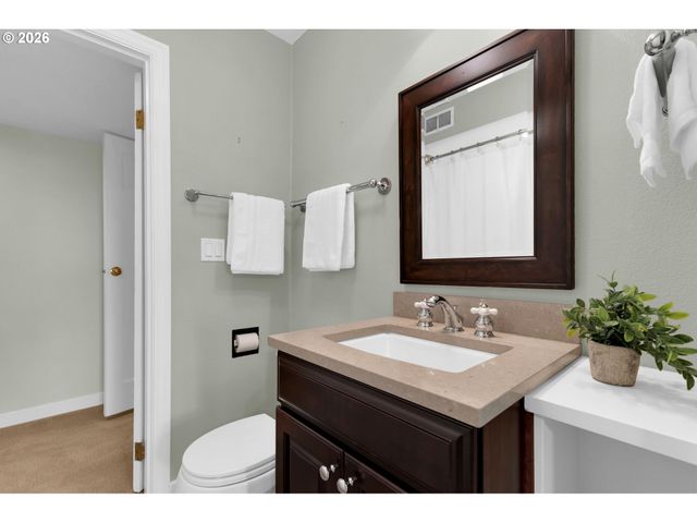 4621 Sw HILLSIDE Dr, Portland, OR 97221