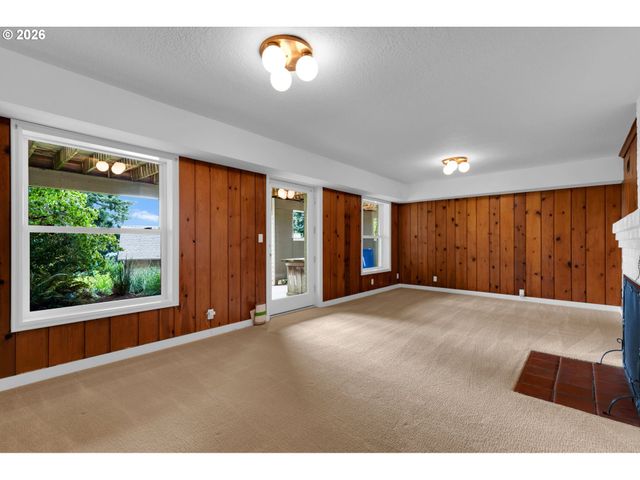 4621 Sw HILLSIDE Dr, Portland, OR 97221